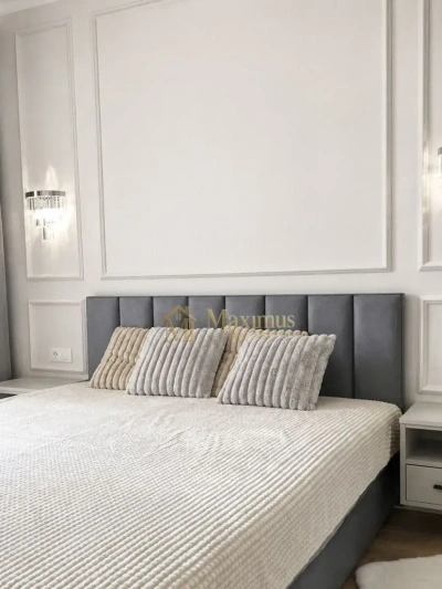 Dwupokojowy apartament z balkonem przy Chmielnej w centrum Warszawy - miniatura 1