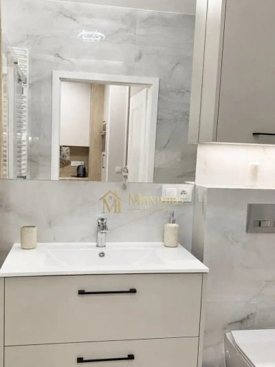 Dwupokojowy apartament z balkonem przy Chmielnej w centrum Warszawy - miniatura 7