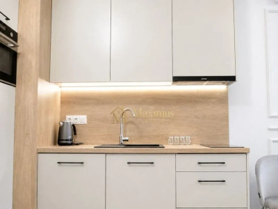 Dwupokojowy apartament z balkonem przy Chmielnej w centrum Warszawy - miniatura 5