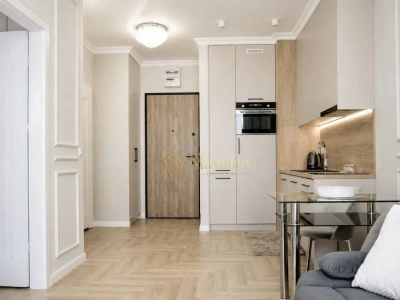 Dwupokojowy apartament z balkonem przy Chmielnej w centrum Warszawy - miniatura 6