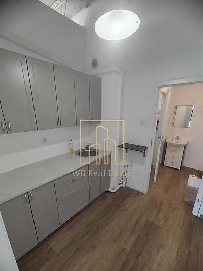 Wykończony lokal biurowy 67 m² Grochów z witryną i parkingiem - miniatura 8