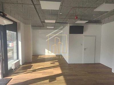Wykończony lokal biurowy 67 m² Grochów z witryną i parkingiem - miniatura 2