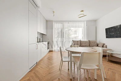 Mieszkanie 45 m² na wynajem – Wola, Chmielna, balkon i garaż - miniatura 2