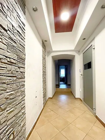 2-pokojowe mieszkanie 45 m² gotowe do zamieszkania z balkonem i piwnicą - miniatura 3