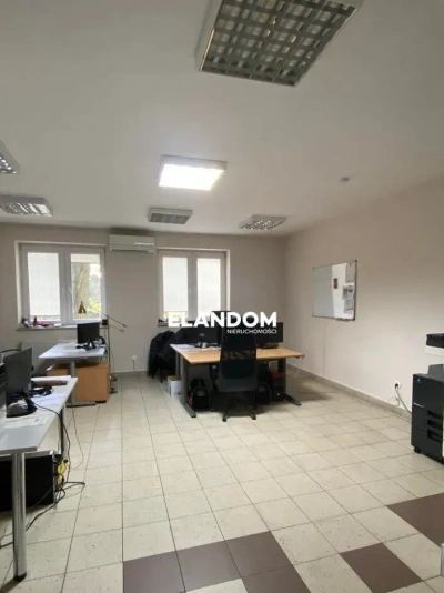 Biuro 35 m² w centrum Józefowa, blisko PKP i z dużym parkingiem - miniatura 1