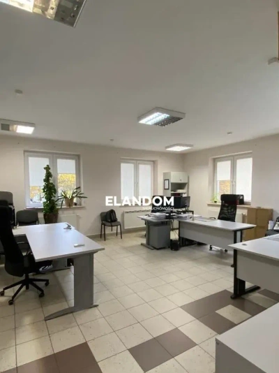 Biuro 35 m² w centrum Józefowa, blisko PKP i z dużym parkingiem - miniatura 2