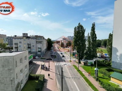 Lokal handlowy z witryną przy ul. Chylońskiej w Gdyni - miniatura 1