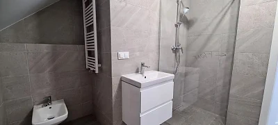 3-pokojowy apartament przy ul. Jachtowej w Rumii z balkonem i parkingiem - miniatura 9