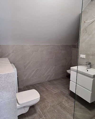 3-pokojowy apartament przy ul. Jachtowej w Rumii z balkonem i parkingiem - miniatura 8