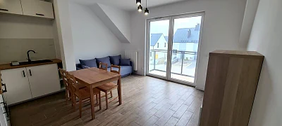 3-pokojowy apartament przy ul. Jachtowej w Rumii z balkonem i parkingiem - miniatura 2