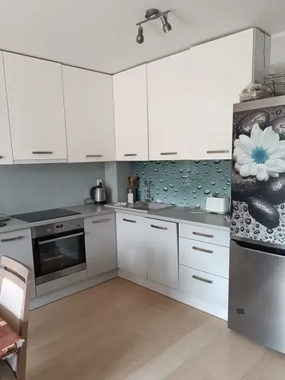 Dwupokojowy apartament z balkonem na wynajem w Gdyni, ul. Zaruskiego - miniatura 2