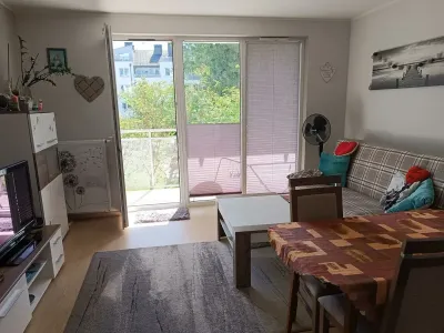 Dwupokojowy apartament z balkonem na wynajem w Gdyni, ul. Zaruskiego - miniatura 1
