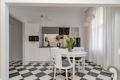 Dwupokojowe mieszkanie 45 m² na Śródmieściu Gdańska, ul. Długa - miniatura 3