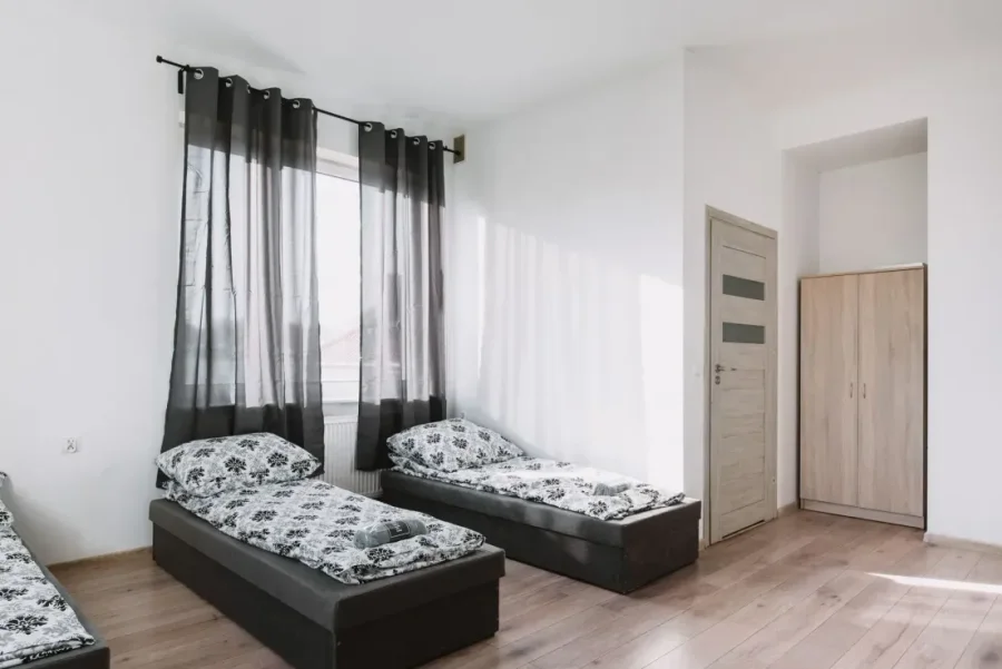 3-osobowy pokój nr 13 z łazienką, ul. Egiertowska, Gdańsk Kokoszki - zdjęcie 1