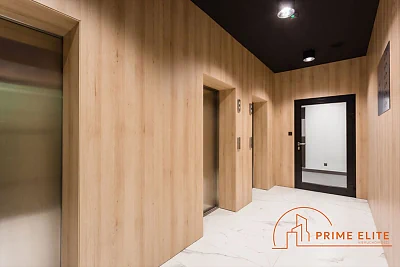 Umeblowane biuro 160 m² na Woli przy ul. Żelaznej - miniatura 1