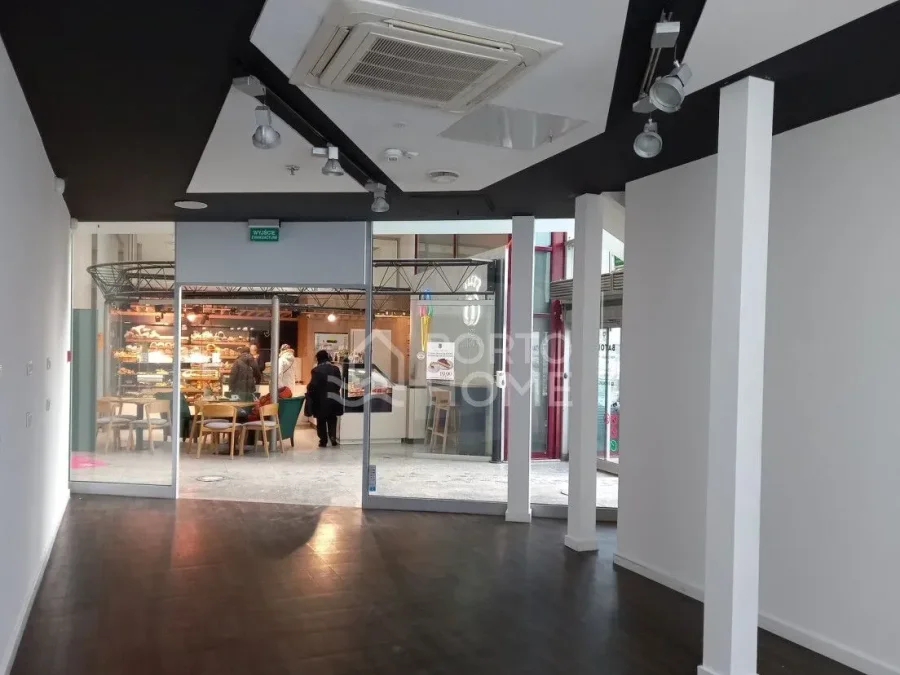Lokal handlowo-usługowy w Centrum Handlowym Batory, Gdynia – 50 m² - zdjęcie 1