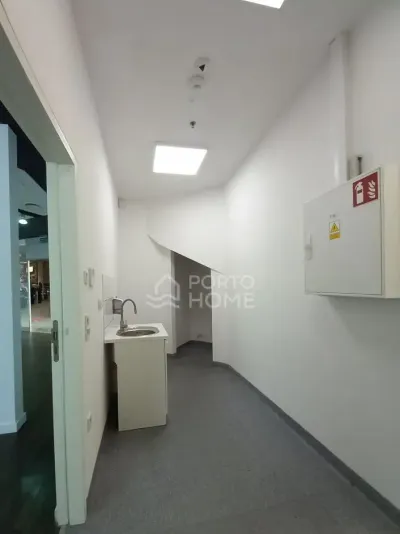 Lokal handlowo-usługowy w Centrum Handlowym Batory, Gdynia – 50 m² - miniatura 7